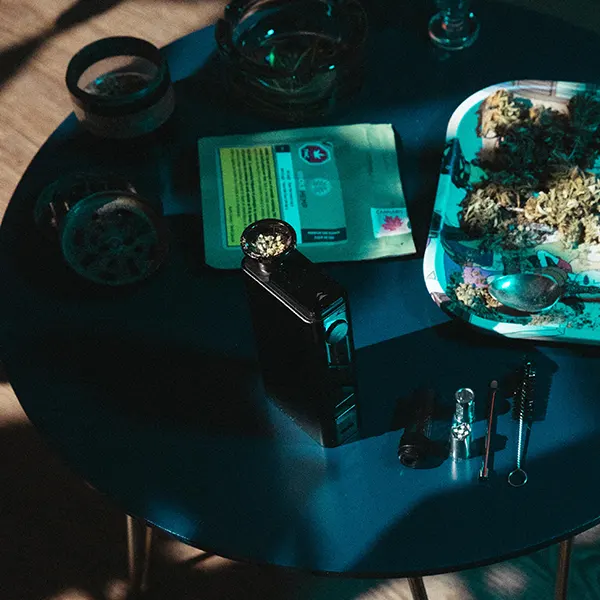 Flowermate v5 Nano with filling cone and other included items