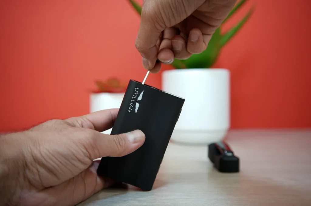 Removing the built in stirring tool from the Utillian 850 vaporizer body