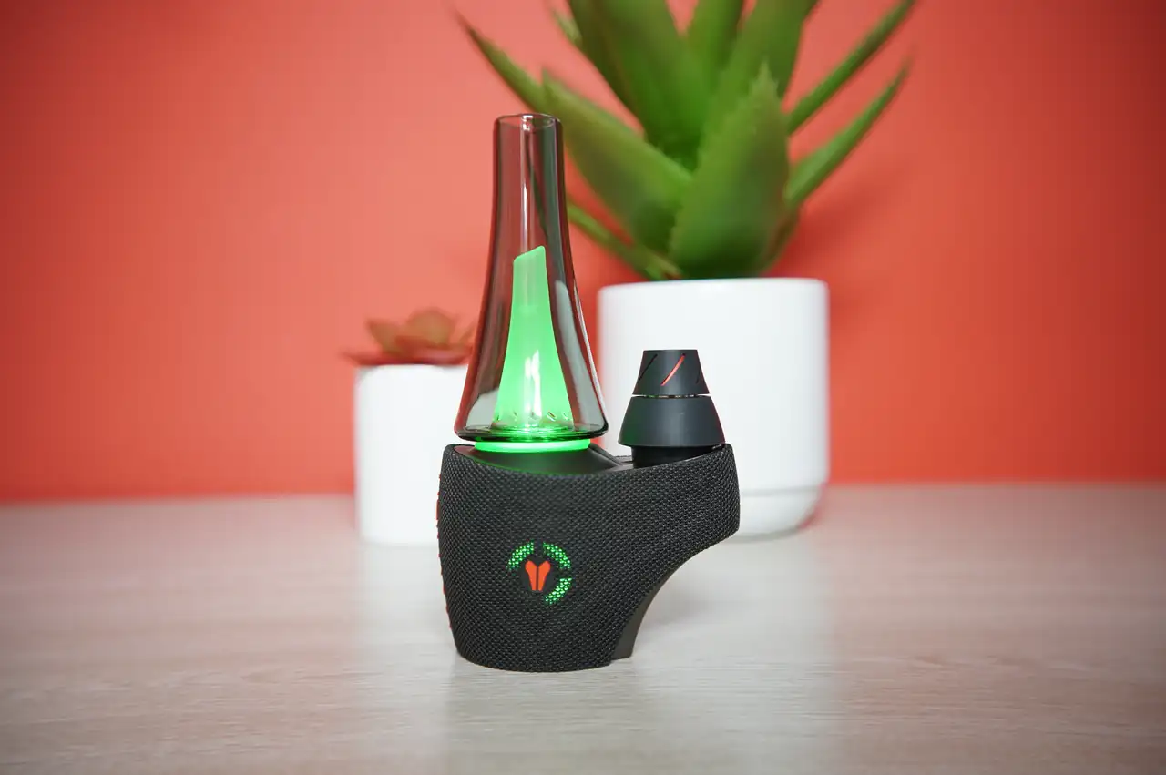 Utillian 8 Turbo illuminated green LED light power indicator
